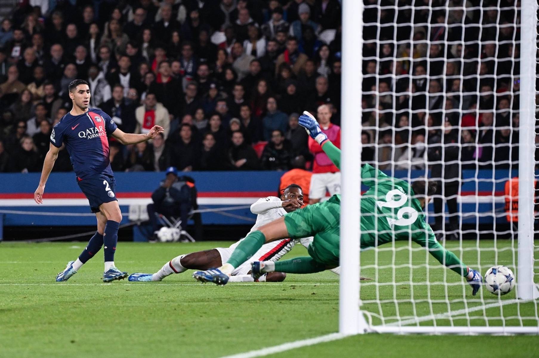 亚历山德里 亚历山德里