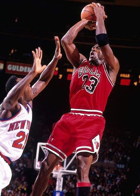 在进攻端展 在进攻端展