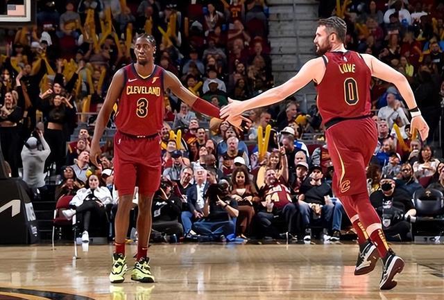 正站在类似 正站在类似