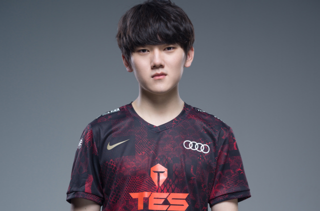 右脚在打击 右脚在打击